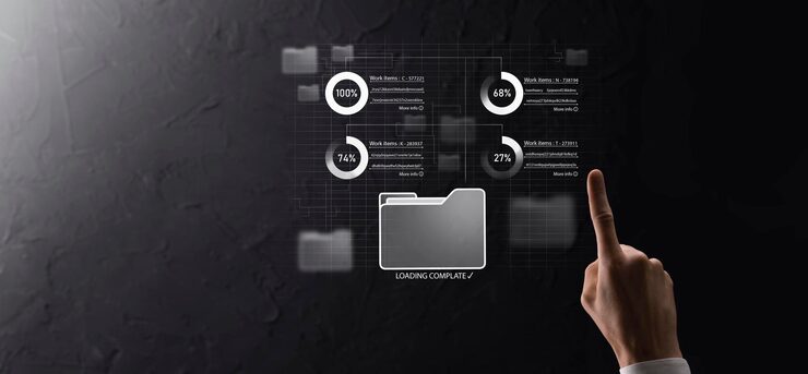 Photo 비즈니스 개발자는 혁신을 보여주는 가상 현대 컴퓨터에서 보드 프레임워크를 사용하여 민첩한 소프트웨어 개발 린 프로젝트 관리 도구 개념을 빠르게 변경합니다. 문서 관리 시스템 dms