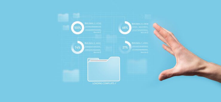 Photo 비즈니스 개발자는 혁신을 보여주는 가상 현대 컴퓨터에서 보드 프레임워크를 사용하여 민첩한 소프트웨어 개발 린 프로젝트 관리 도구 개념을 빠르게 변경합니다. 문서 관리 시스템 dms