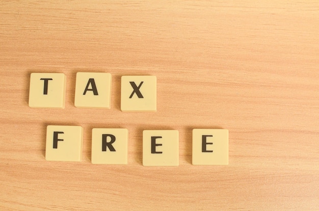 Концепция бизнеса и финансов концепция типографики Tax Free на блоках