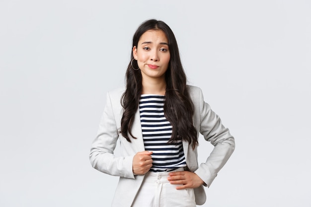 Photo business, finance and employment, female successful entrepreneurs concept. arrogant and confident young asian businesswoman looking unimpressed, make skeptical smirk