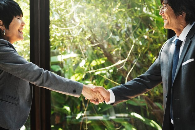 Photo business handshake in asia