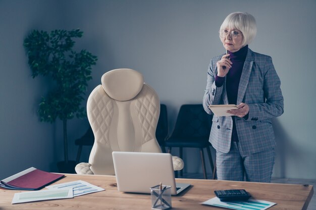 business lady at the desk working with laptop