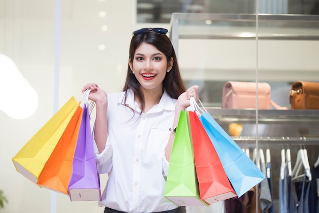 Concetto di business, lifestyle e shopping.