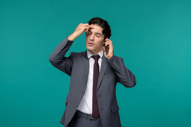 Photo business man cute young handsome man in grey office suit and tie thinking on the phone