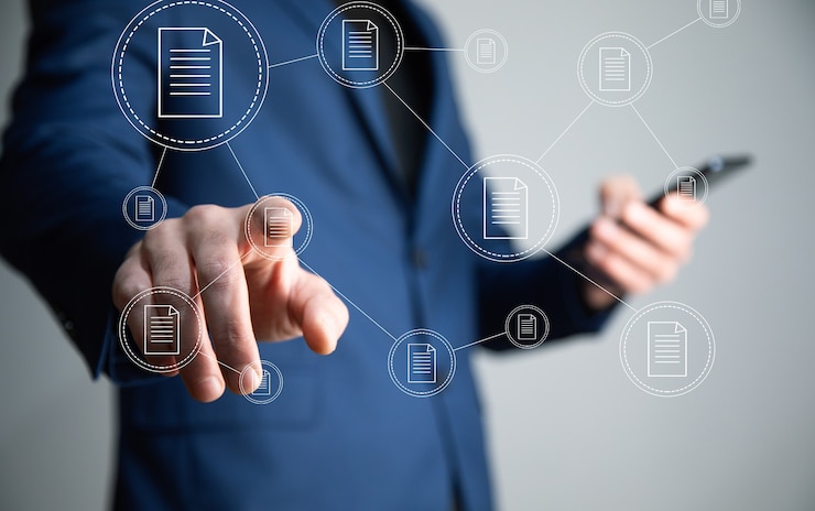 Photo business man holding phone with document icon