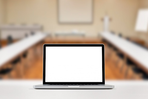 현대 노트북 앞에 비즈니스 회의실