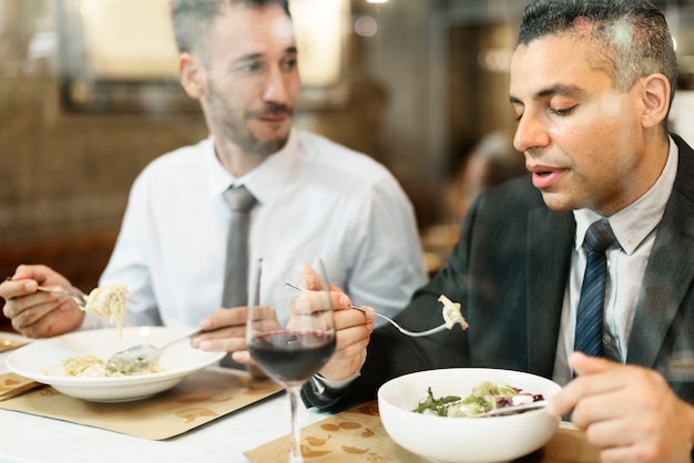 Photo business men having lunch restaurant concept