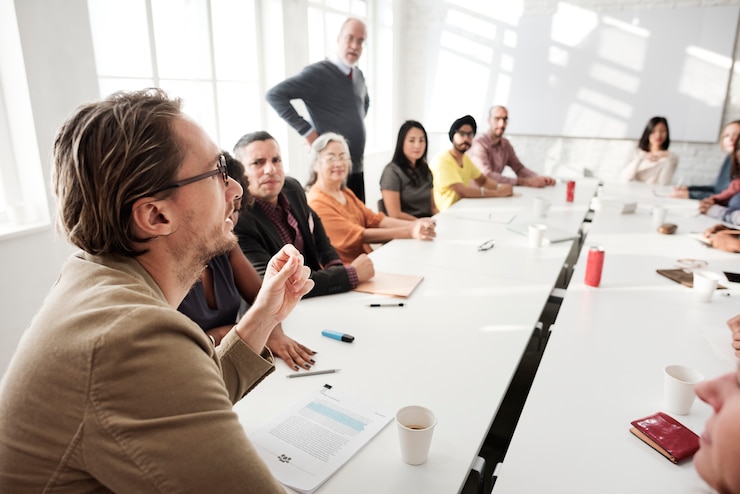 Photo business people are having a discussion