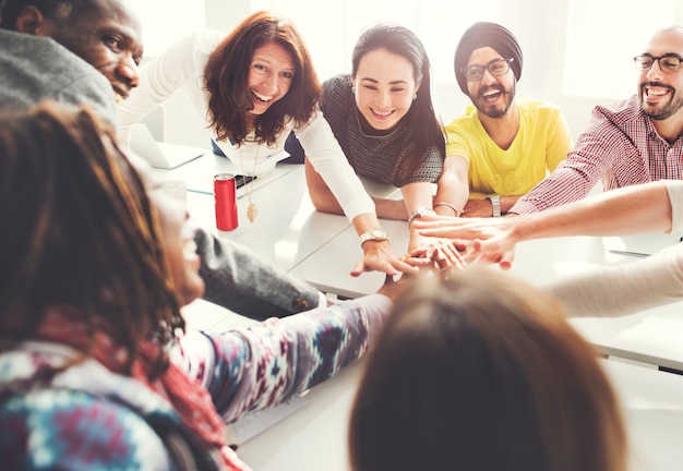 Foto gli uomini d'affari stanno avendo una discussione