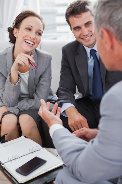 Photo business people arranging an appointment