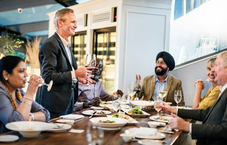Photo business people dining together concept
