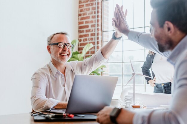 Photo business people giving a high five