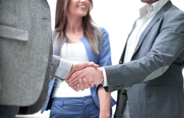 Photo business people greet each other with a handshake