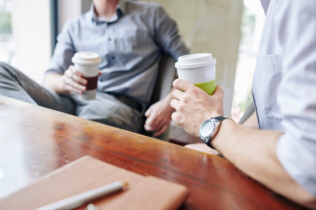 Photo business people having coffee break