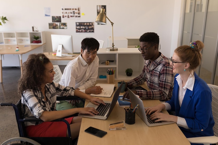 Photo business people interacting with each other in office