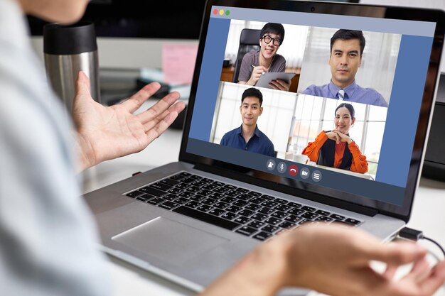 Photo business people meeting on video conference on laptop at home