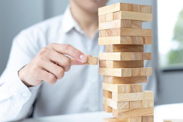 Business people play wooden games to divide the average investment value of a business