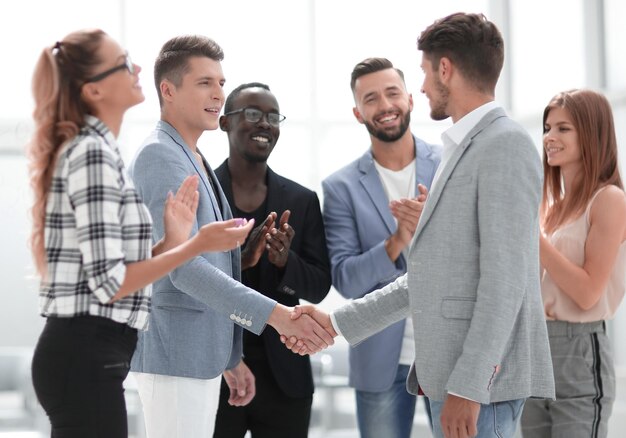 Photo business people shaking hands a meeting