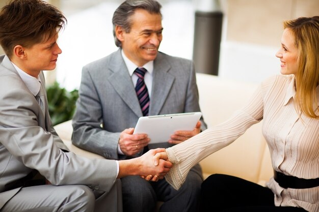 Photo business people shaking hands