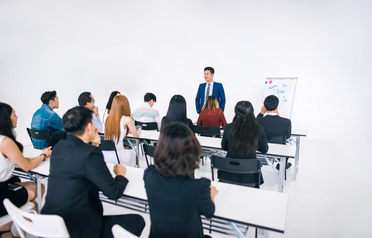 Photo 会議に座っているビジネスマン