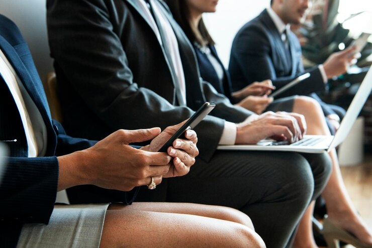 Photo business people using digital device