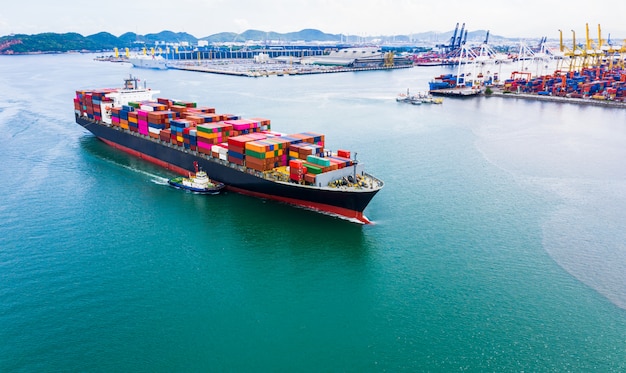 Importazione di contenitori per il trasporto di merci commerciali