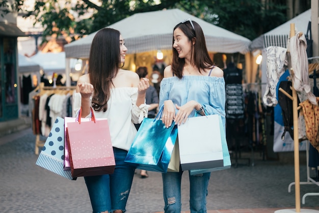 Concetto di idea di situazione shopping d'affari.