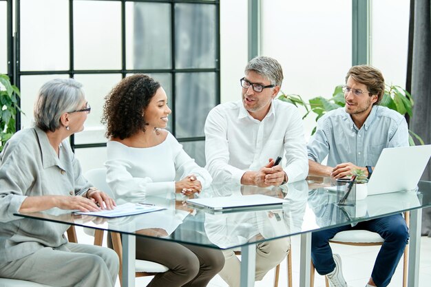 Photo business team discussing ideas for a new project