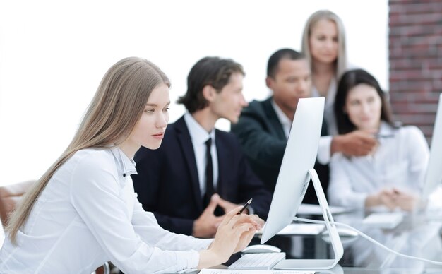 Foto squadra di affari che discute con i problemi di lavoro del responsabile