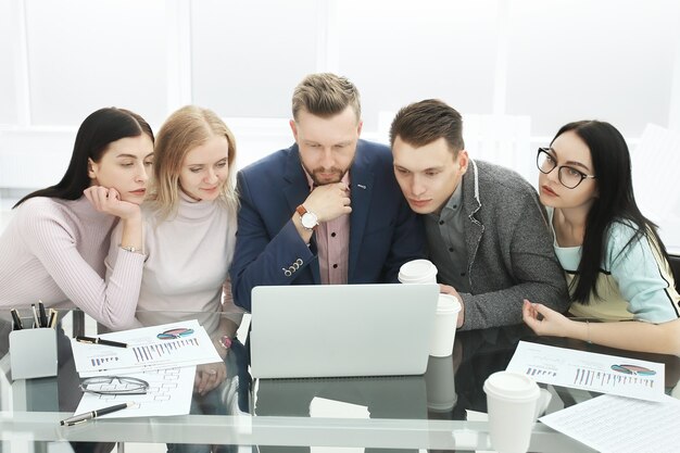 Business team op een werkvergadering op kantoor