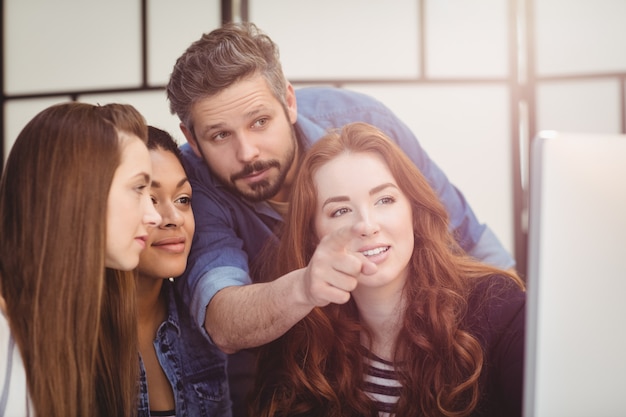 Team di aziende che lavorano insieme