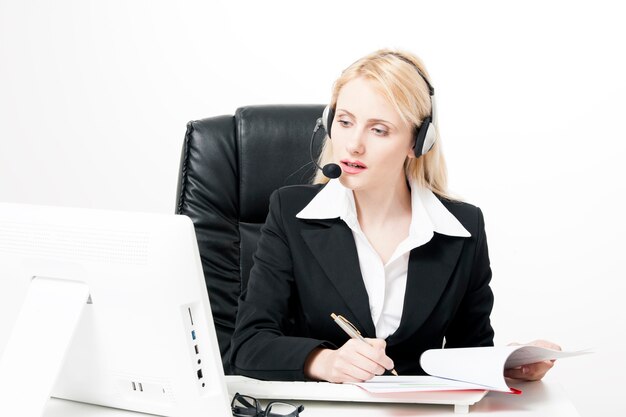 Photo business woman or confident female accountant in office