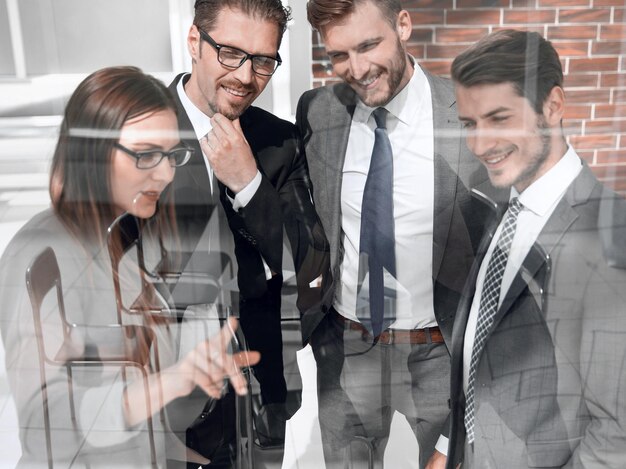 Business woman draw a diagram on a glass board