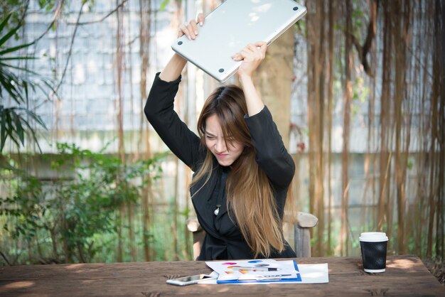 Photo business woman getting crazy with of her laptop