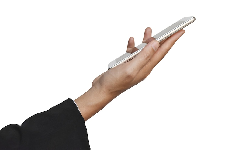 Photo business woman hand holding smartphone on white