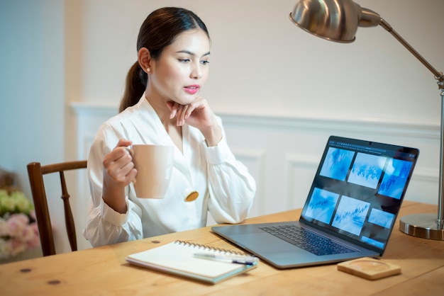 Business woman is working in her office desk 