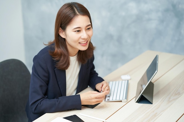 Business woman responding with a smile