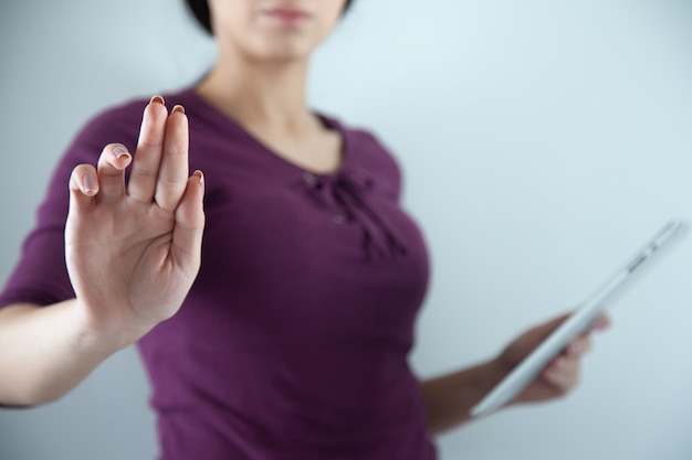 Photo business woman touching the screen