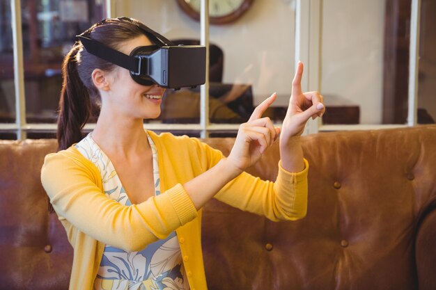 Photo business woman using 3d glasses