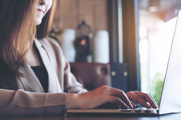 Business woman using computer laptop