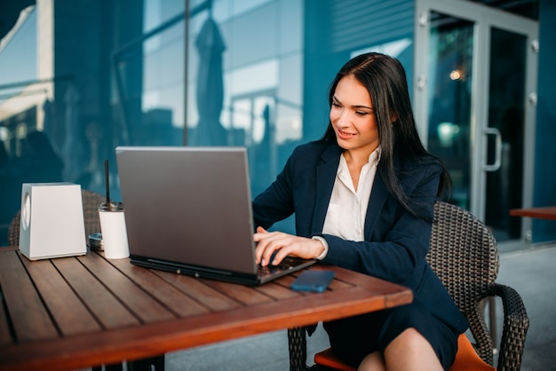 Business woman works on laptop in office