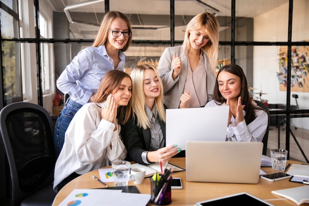 Photo business women team at office