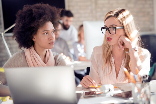 Photo business women working