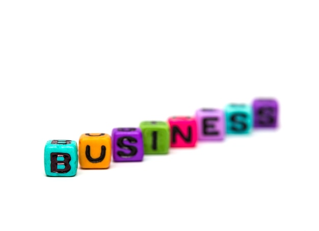 ビジネス-文字で色とりどりの子供のおもちゃの立方体から作られた単語