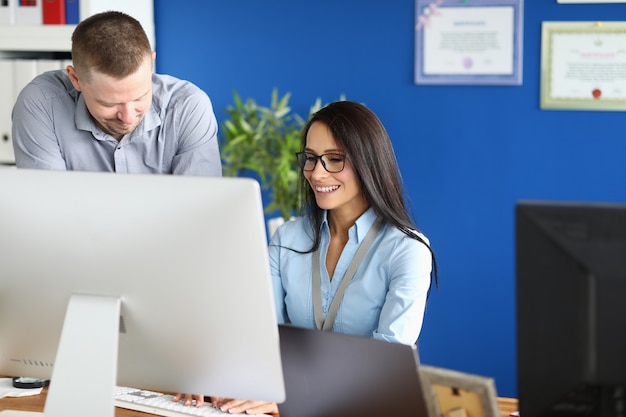 コンピューターを使用してBusinesslady