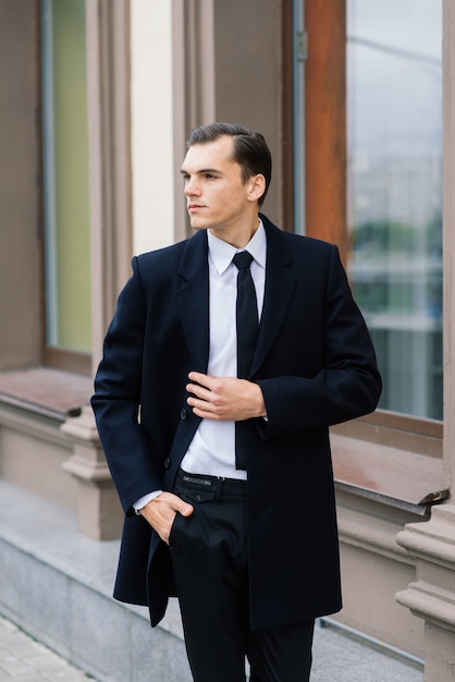 Businessman in an autumn city, fashion