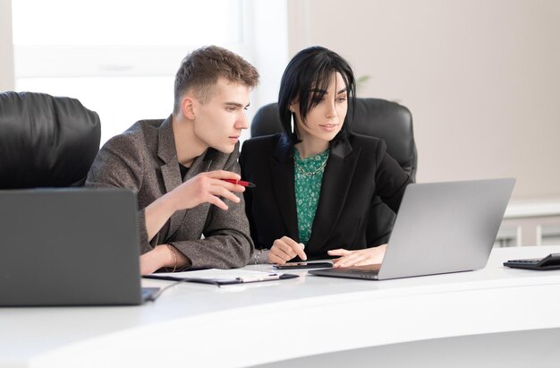 Businessman and businesswoman meeting In modern office