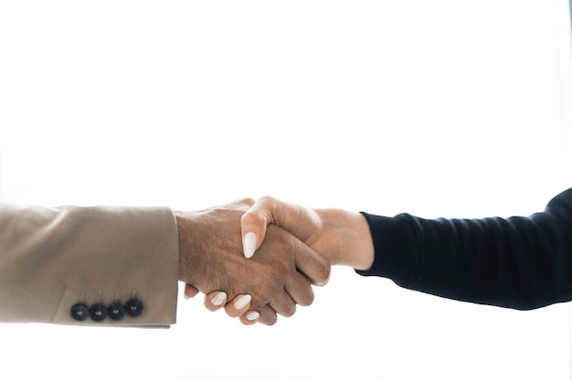 Photo businessman and businesswoman shake hands