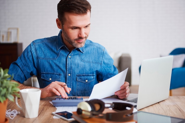 Premium Photo | Businessman calculating his monthly expenses