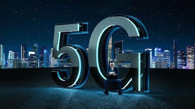 ビジネスマンは興奮して3Dレンダーの上に座る青いネオンの光を持つ5G未来的なフォントモバイルネットワーク速度通信技術のコンセプト混合メディア